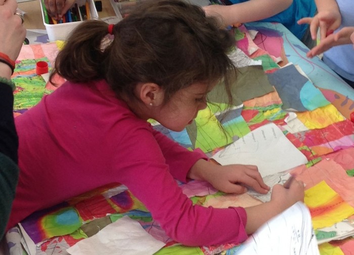 enfant qui dessine