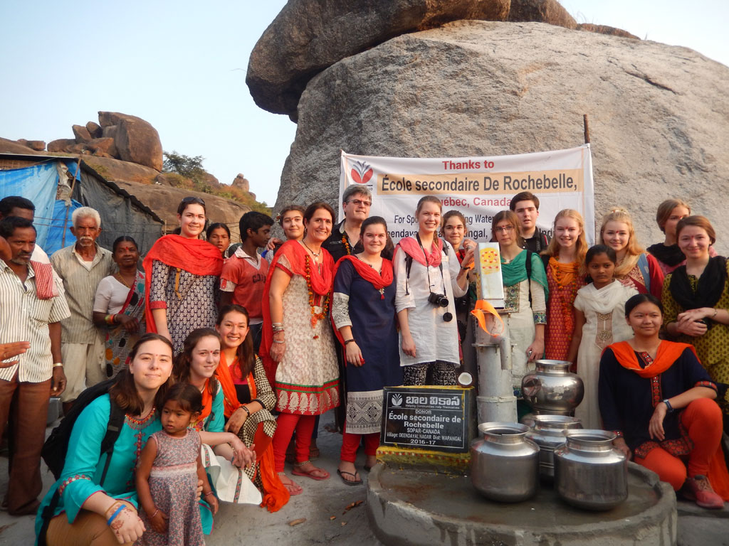 Des élèves de Rochebelle inaugurent un puits en Inde