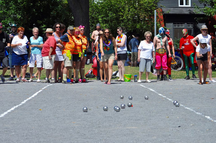 Tournoi de pétanque dans le Vieux-Limoilou. Crédit photo : Courtoisie