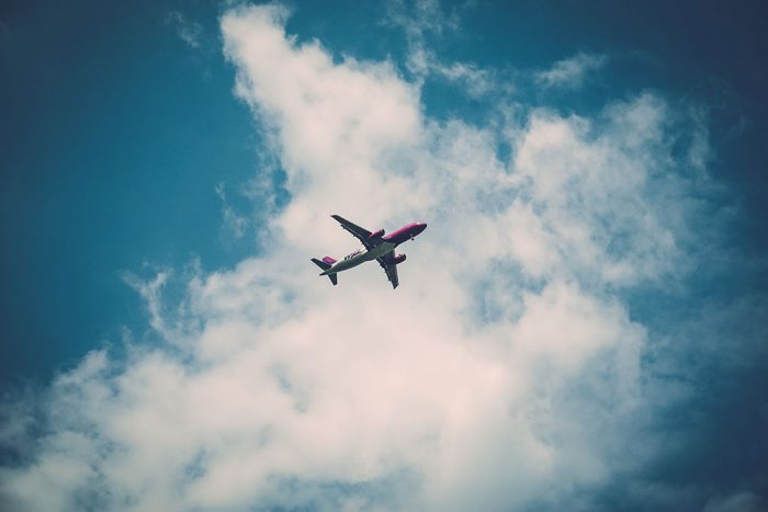 avion dans le ciel