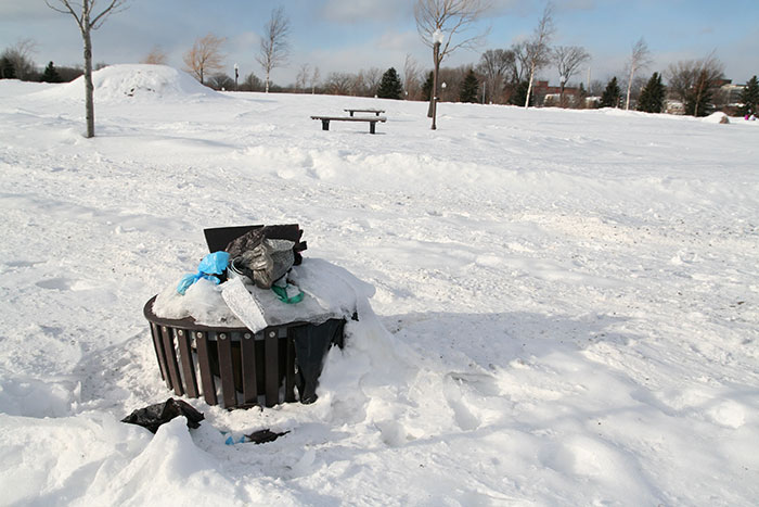Des poubelles qui débordent