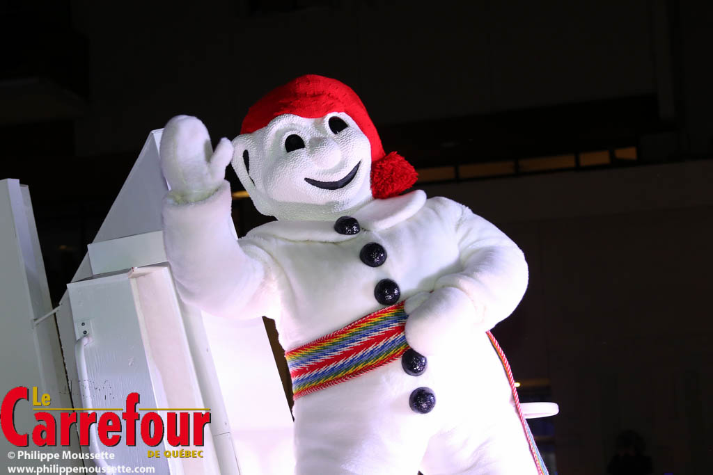 Bonhomme Carnaval qui salue