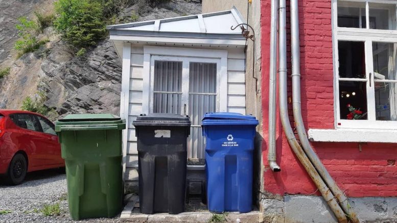 Bacs d'ordure et de recyclage