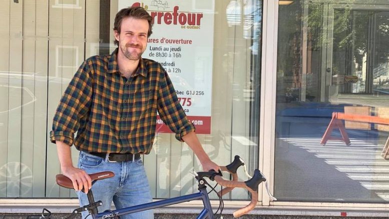 Gabriel Côté et son vélo