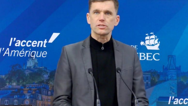 Le maire de Québec, Bruno Marchand, en point de presse le 7 février 2022