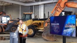 Pierre-Luc Lachance dans un garage municipal de la Ville