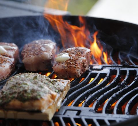 Grillades sur BBQ