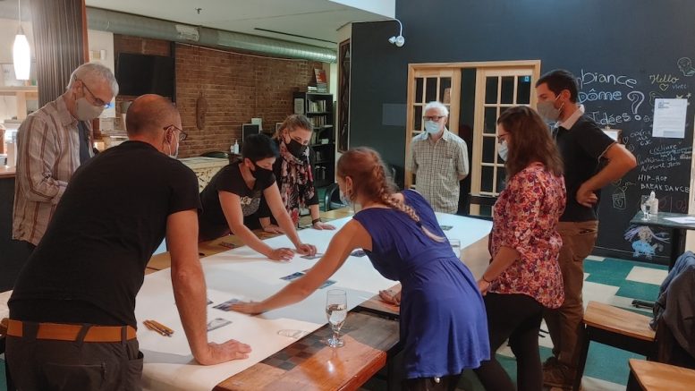 Les membres du Centre Jacques-Cartier en préparation du Festival Décroissance
