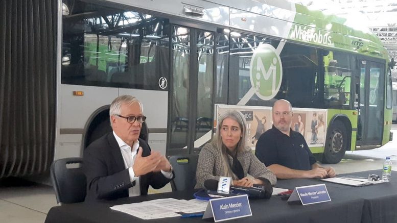 Alain Mercier, directeur général du RTC, Maude Mercier Larouche, présidente du RTC et Yanick Gosselin, chef Métrobus.