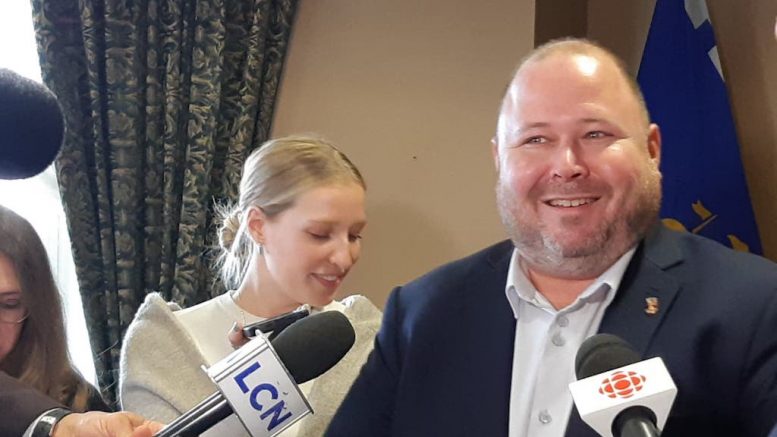 Le chef de Québec d'abord Claude Villeneuve en point de presse ce lundi 17 octobre.