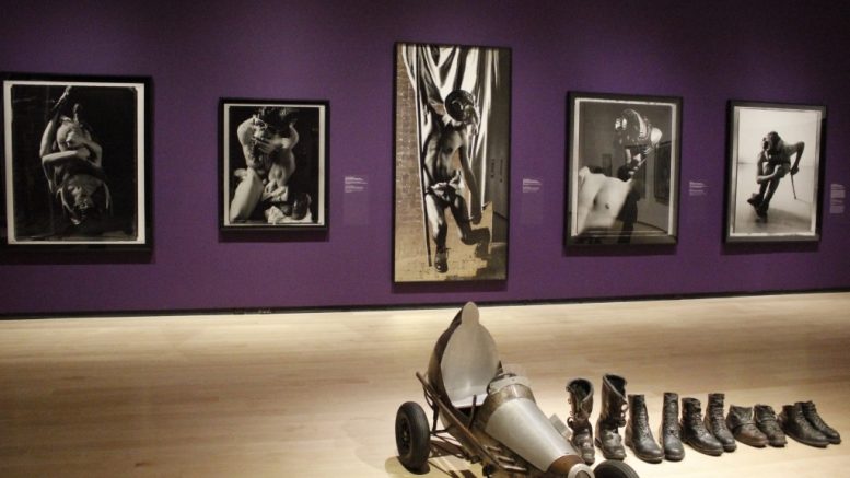 L'exposition Evergon. Théâtres de l'intime est présentée au Musée national des beaux-arts du Québec