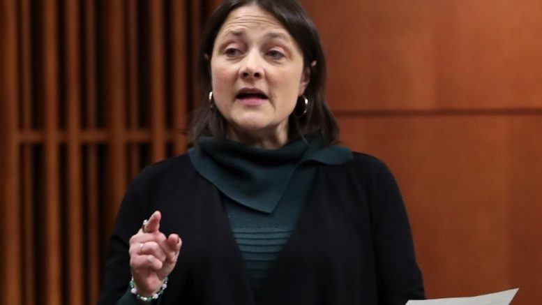 La député Julie Vignola lors de la période de questions à la Chambre des communes
