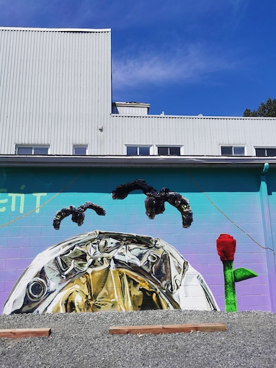 Détails de la murale Derrière le petit, le grand de Pierre&Marie