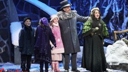 Marc Hervieux et des interprètes du spectacle Décembre