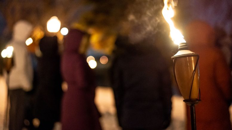 Le conte aux flambeaux. Crédit photo : Société de la Rivière Saint-Charles.