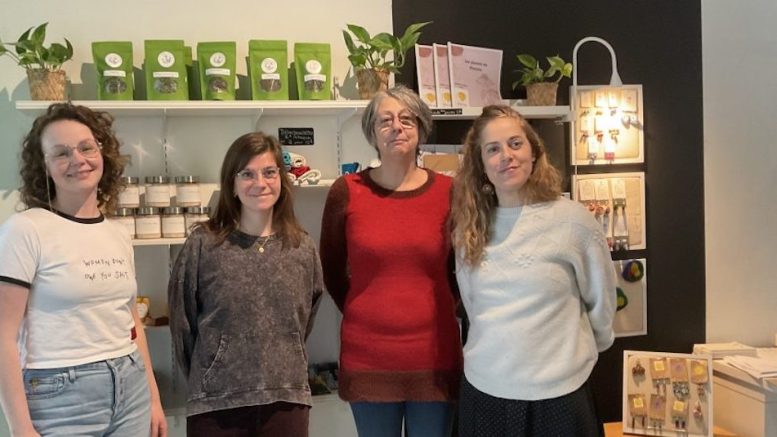 Claudie, Émilie, Ghislaine et Jennifer, employées et bénévoles du Centre des femmes de la basse-ville