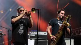 Le groupe new-yorkais The Budos Band a performé sur la scène Hydr-Québec du FEQ 2023. (Crédit photo : Estelle Lévêque)