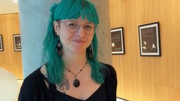 Catherine Bard, illustratrice de l’exposition sur le thème de l’itinérance