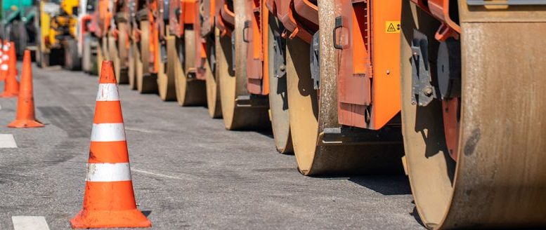 Afin de limiter les nuisances sonores, les camions à bennes devront par exemple utiliser des amortisseurs pour prévenir les claquages des panneaux. (Crédit photo : Ville de Québec)