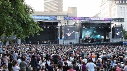 La foule au FEQ 2022, événement de BLEUFEU. (Crédit photo : Philippe Moussette)
