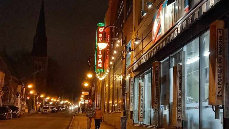La rue Saint-Jean, à Québec. (Crédit photo : Estelle Lévêque)
