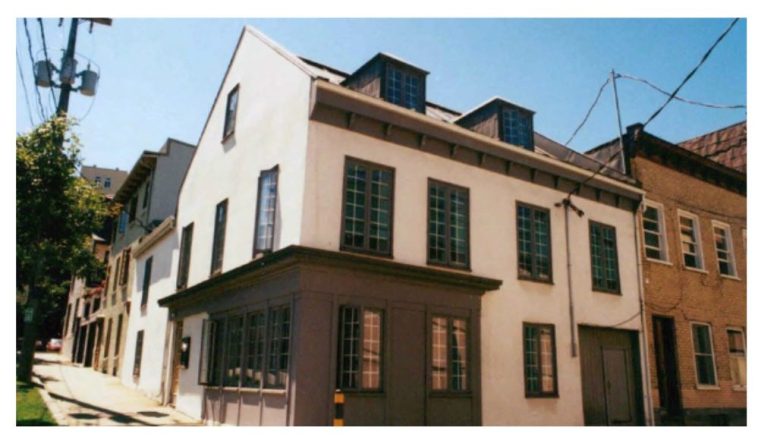L'immeuble du 556, carré Lépine.