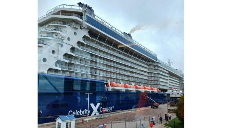 Bateau de croisière au port de Québec.