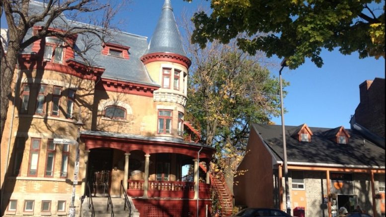 Le Centre 388 sur la rue Saint-Vallier, dans le quartier Saint-Sauveur.