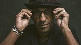 Manu Katché jouera au Palais Montcalm à Québec le 28 mars. (Crédit photo : Arno Lam)