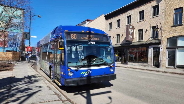 Un autobus du RTC, dans le quartier Saint-Sauveur. (Crédit photo : Estelle Lévêque)