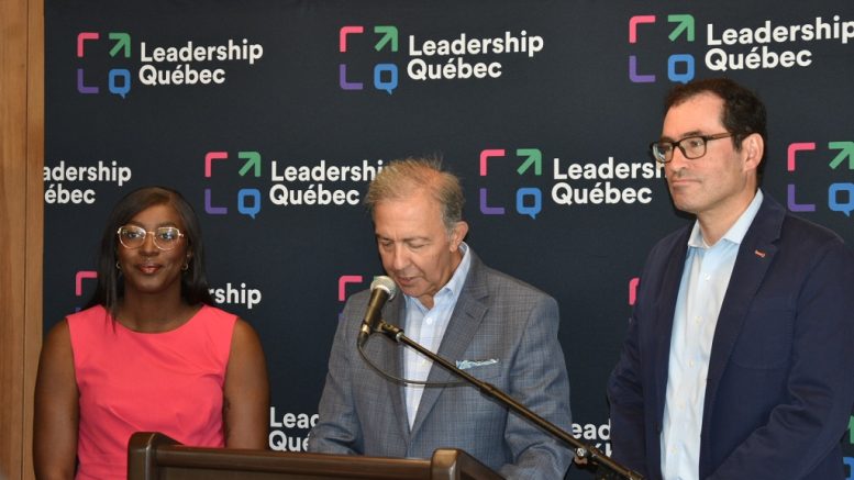 Sam Hamad présente ses deux premiers candidats (Photo: Xavier Renald)