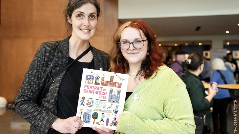 La directrice générale de l'Engrenage Marie-Noëlle Béland accompagnée par la chargée de projet à la participation citoyenne Pénéloppe Dagenais-Lavoie. (Photo: Marie-Josée Marcotte)