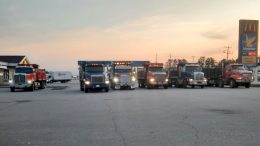 Des camionneurs de partout au Québec se déplacent aujourd'hui à Québec pour revendiquer un meilleur encadrement de l'industrie. Photo: page Facebook de L'ANCAI