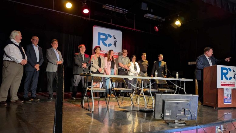 Les 10 candidats du parti Respect Citoyens qui ont été présentés mercredi soir. (Photo: Courtoisie)