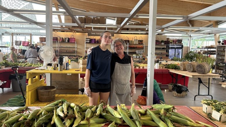 Marianne et Carole de la ferme Alain Gingras de Neuville. (Photo: Xavier Renald)