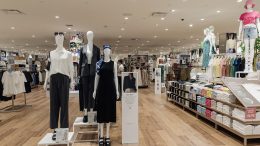 UNIQLO possède plus de 2 500 magasins à travers l'Asie, l'Europe et l'Amérique du Nord. (Photo: Courtoisie)