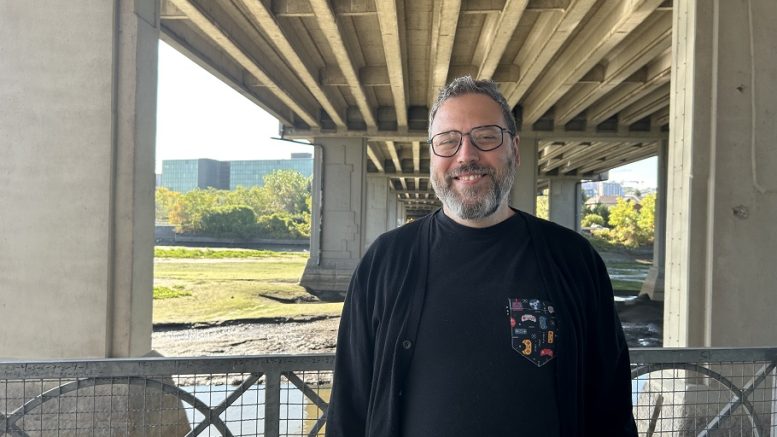 Raymond Poirier est prêt pour la campagne électorale. (Photo: Xavier Renald)