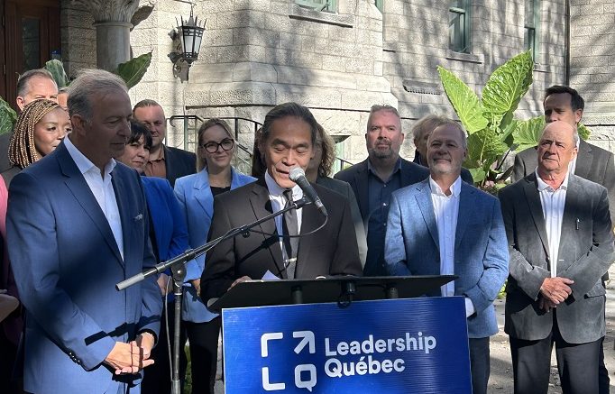 Napoléon Woo lors de sa présentation comme candidat dans Saint-Roch-Saint-Sauveur. (Photo: Xavier Renald)