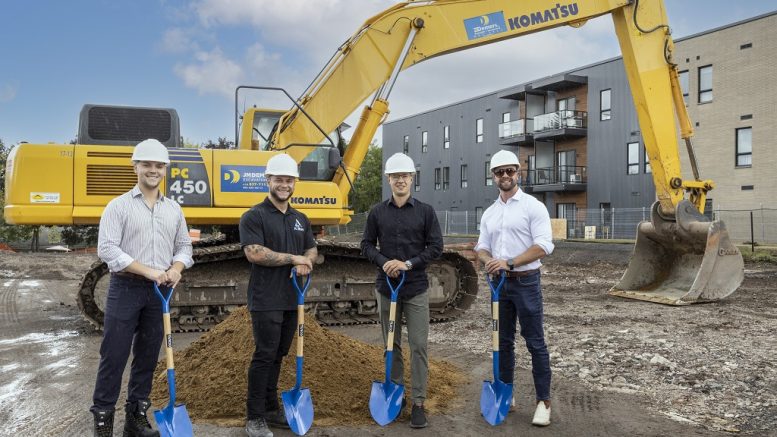 Adam Veilleux, Marc-Antoine Veilleux, Francis Pelletier et François Faucher sont les promoteurs de ce projet. (Photo: agence m)