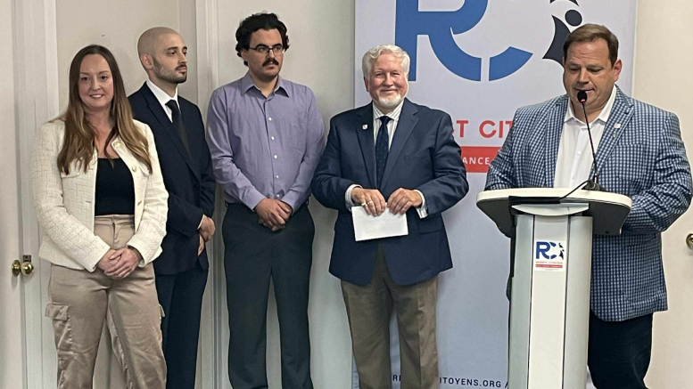 Une partie de l'équipe de Respect Citoyens