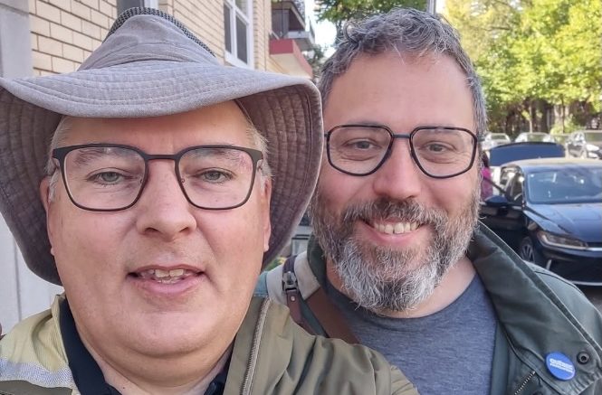 Raymond Côté et Raymond Poirier ont fait du porte à porte récemment dans Limoilou.