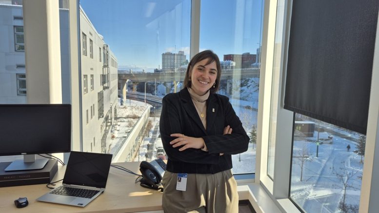 Elainie Lepage dans son bureau d'arrondissement (crédit photo: Louis-Alexandre Parent)