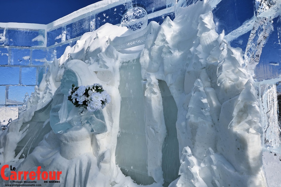 Une sculpture de glace du Voile de la Mariée (crédit photo: Philippe Moussette)