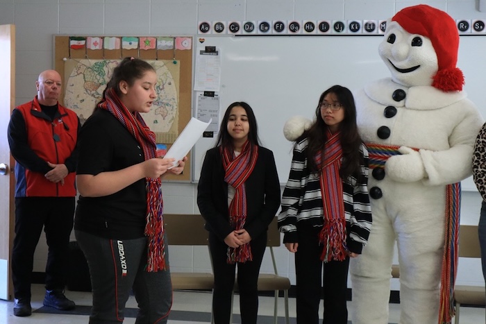 Une étudiante de l'école De Rochebelle nous présente la Légende de « L’enfant d’hiver ».