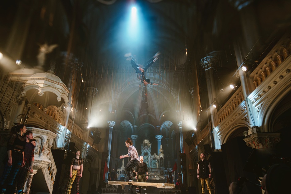 Prestation de la troupe Machine de Cirque (Crédit photo: Stéphane Bourgois)