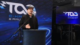 Le pilote Alex Tagliani à l'annonce du centre de divertissement TAG à Québec (Crédit photo: Louis-Alexandre Parent)