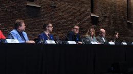 Bruno Marchand et d'autres membres de la coalition contre la fin du PEQ (crédit photo: Louis-Alexandre Parent