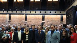 La coalition de maires et mairesses ainsi que plusieurs organismes pour protéger les travailleurs étrangers (crédit photo: Louis-Alexandre Parent)