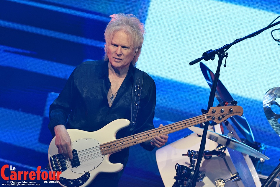Le bassiste de Journey, Todd Jensen. (Crédit photo: Louis-Alexandre Parent)