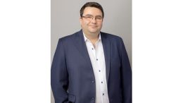 Nicolas Clusiault succède à Andy Sheldon à la présidence du conseil d'administration de Québec International. (Crédit photo: Québec International)